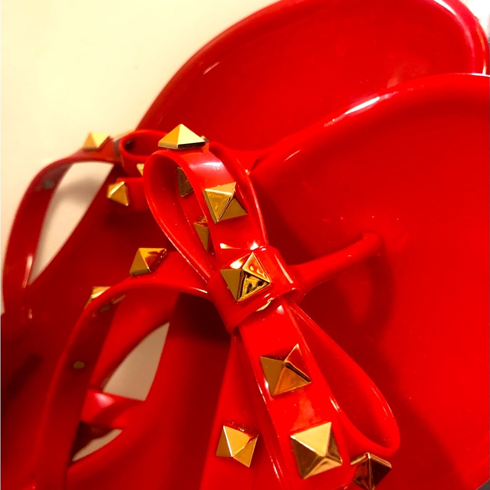 BRAND NEW NEVER WORN STUDDED SANDALS SIZE 8 RED